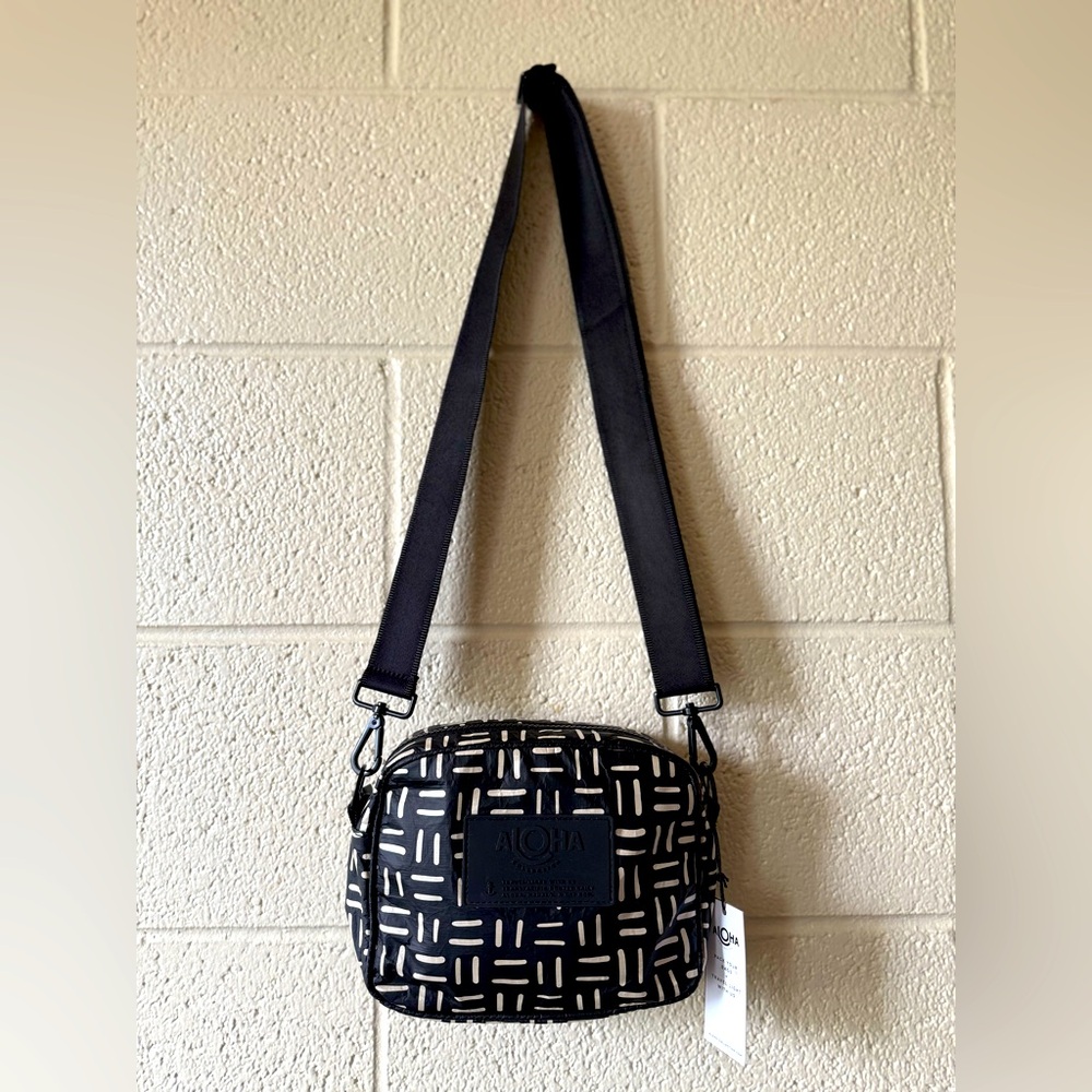 ALOHA COLLECTION Rattan Moon Shimmer on Black Le Tour Crossbody - NWT!